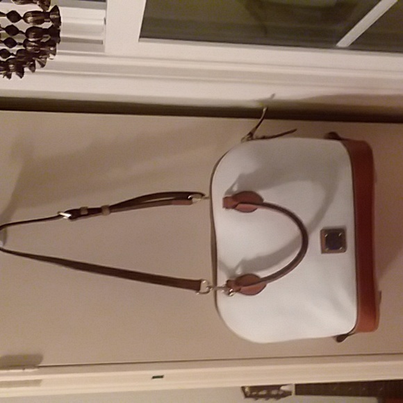 🎁 SOLD NEW Dooney & Burke White w SaddleTan Bag/Crossbody - Picture 3 of 12